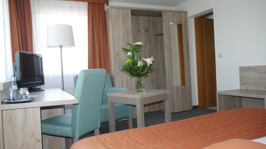 Komfort Hotel Ludwigsbourg Extérieur photo